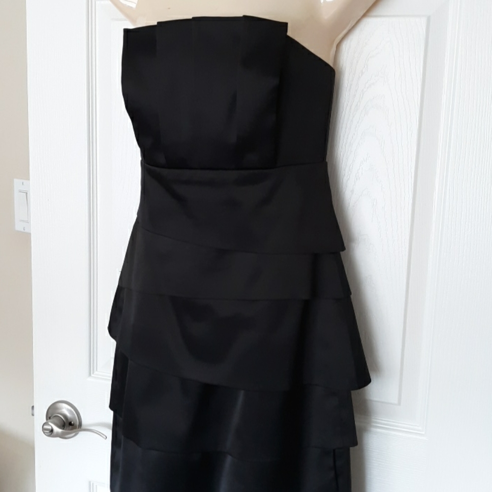 WHITE HOUSE BLACK MARKET Sz 2 dress EUC WHBM strapless